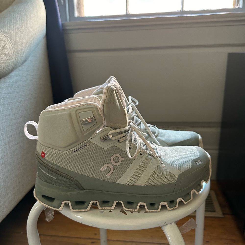 On Cloud hiking boots